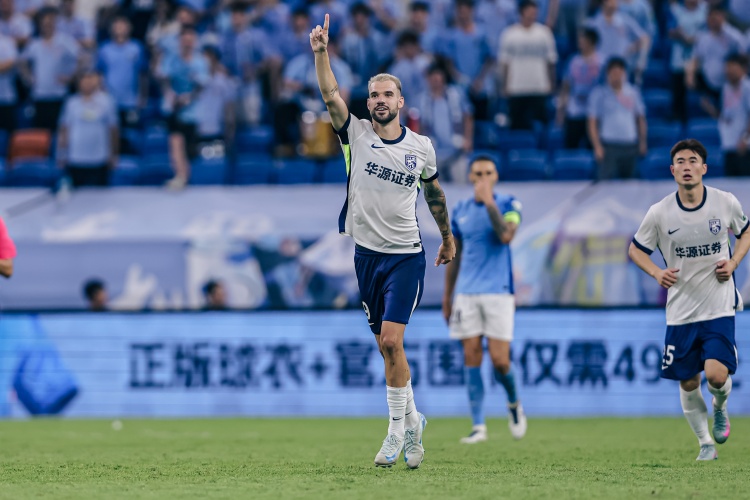 足球报：廖均健、图多列、张威、高华泽已与广州豹会合