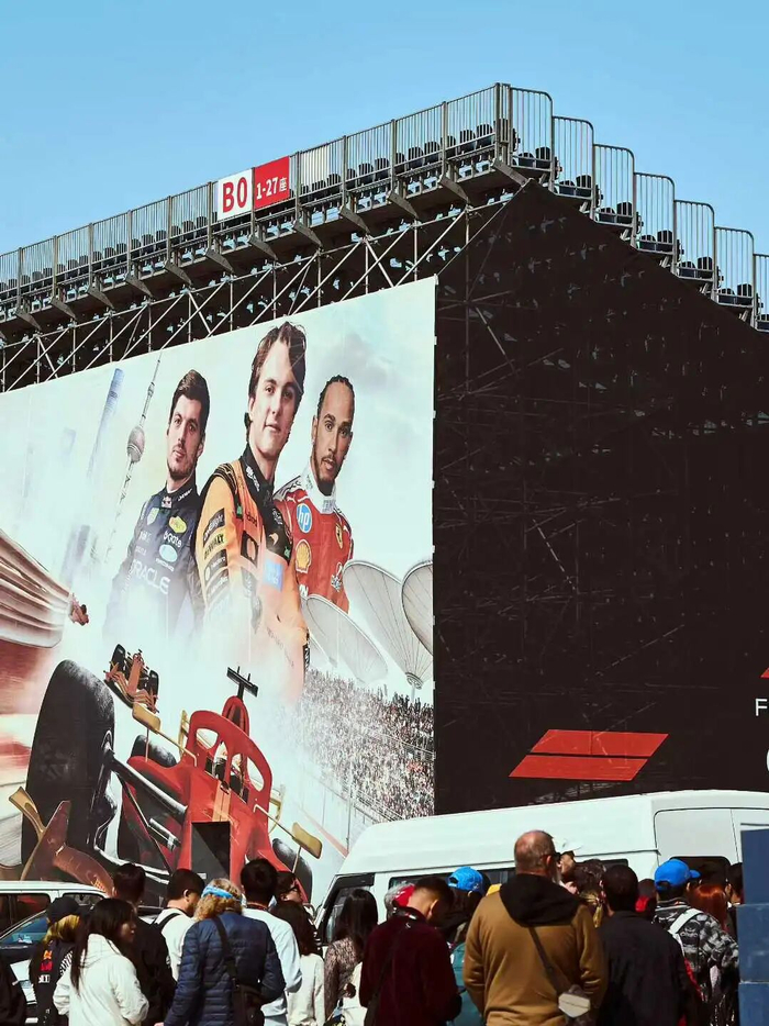 开云娱乐中心-“逛超市都能遇到世界级车手”，这几天的上海成了“F1痛城”|范坤|上海市|赛车|老法师|拉塞尔_新浪体育_新浪新闻